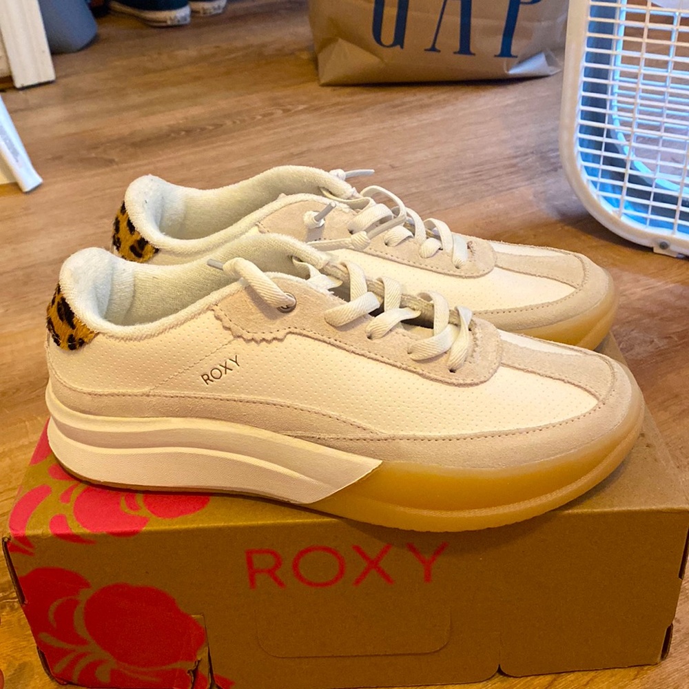 BRAND NEW Roxy White with Cheetah Print Shoes